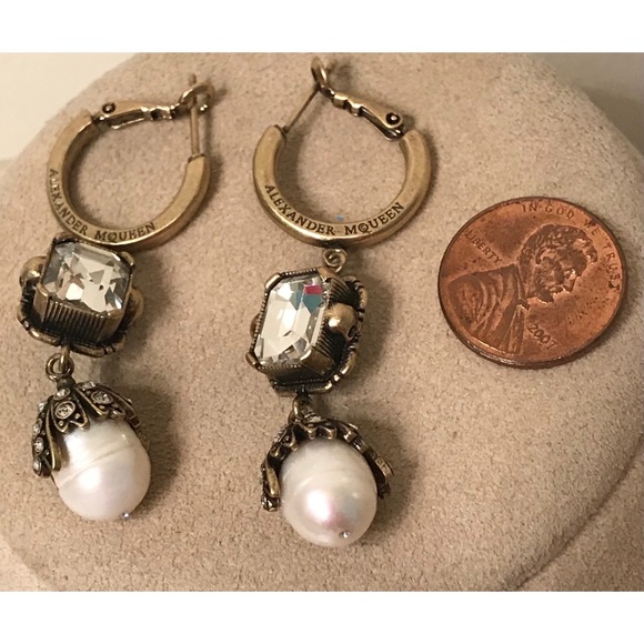 Alexander McQueen Clear Crystal Pearl Earrings - Picture 3 of 5